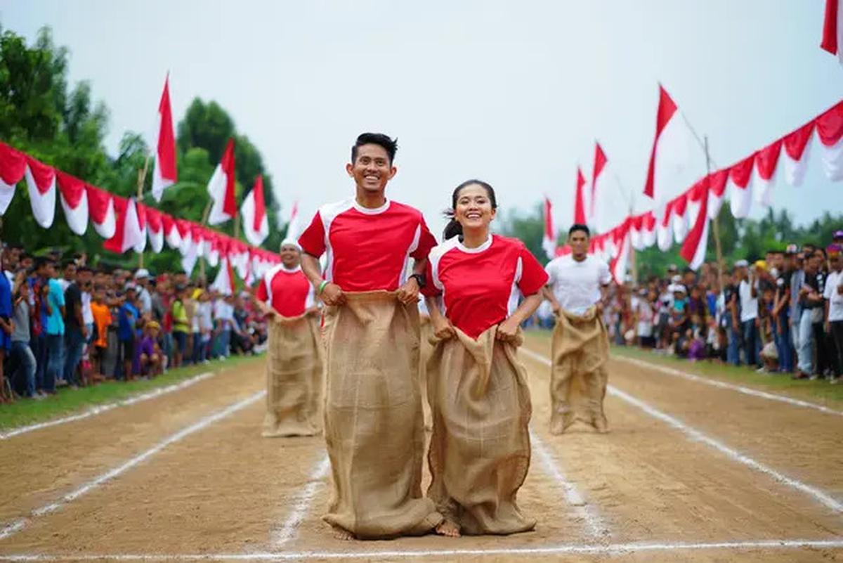 8 Inspirasi Lomba Couple 17 Agustus, Seru dan Menghibur Penonton