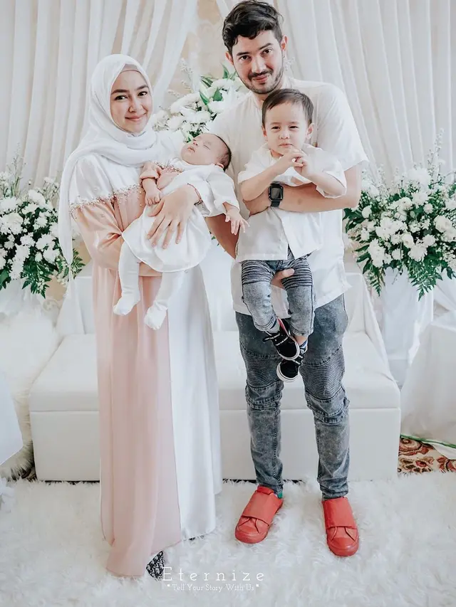 6 Potret Hangat Keluarga Donny Michael dan Aryani Fitriana, Harmonis