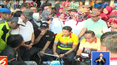 Kunjungan Wakil Gubernur DKI, Sandiaga Uno, ke Pasar Perumnas Klender, Jakarta Timur, diwarnai aksi protes pedagang kaki lima yang tak ingin direlokasi.