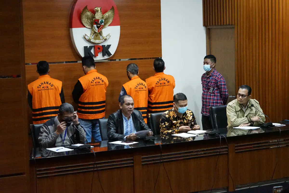 KPK menetapkan Rektor Unila Karomani dan tiga orang lainnya sebagai tersangka dugaan suap penerimaan mahasiswa baru. (Sumber Foto: KPK)