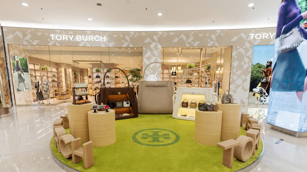 Tory Burch Hadirkan The Romy Pop-Up yang Atraktif