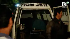 Bocah 8 tahun tewas terlindas truk di Penjaringan saat mencoba memanjat truk untuk menumpang pulang. 