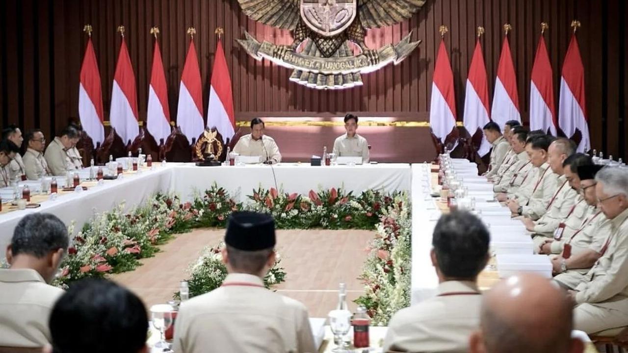 Panglima TNI Tampil Beda Tanpa Seragam Loreng