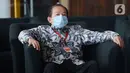 Advokat, Hardja Karsana Kosasih menunggu panggilan penyidik akan menjalani pemeriksaan di Gedung KPK, Jakarta, Rabu (20/05/2020). Hardja Karsana Kosasih diperiksa terkait kasus dugaan suap dan gratifikasi dalam penangan perkara di Mahkamah Agung (MA). (merdeka.com/Dwi Narwoko)