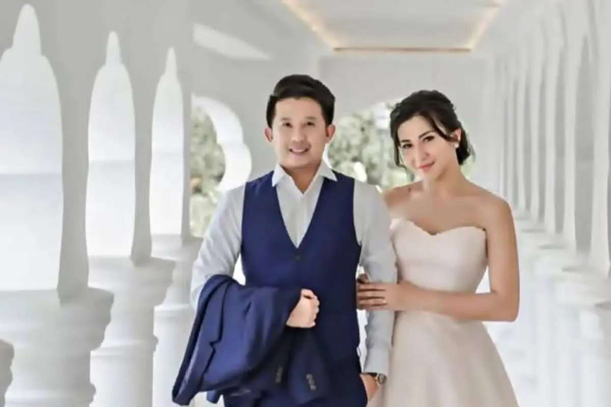 Lepas Status Janda, Ini 7 Potret Pernikahan Presenter Dita Fakhrana di Singapura