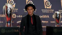 Penampilan Neymar yang bermain Barcelona dan Timnas Brasil ini memikat hati banyak wanita. (AFP/Lluis Gene)