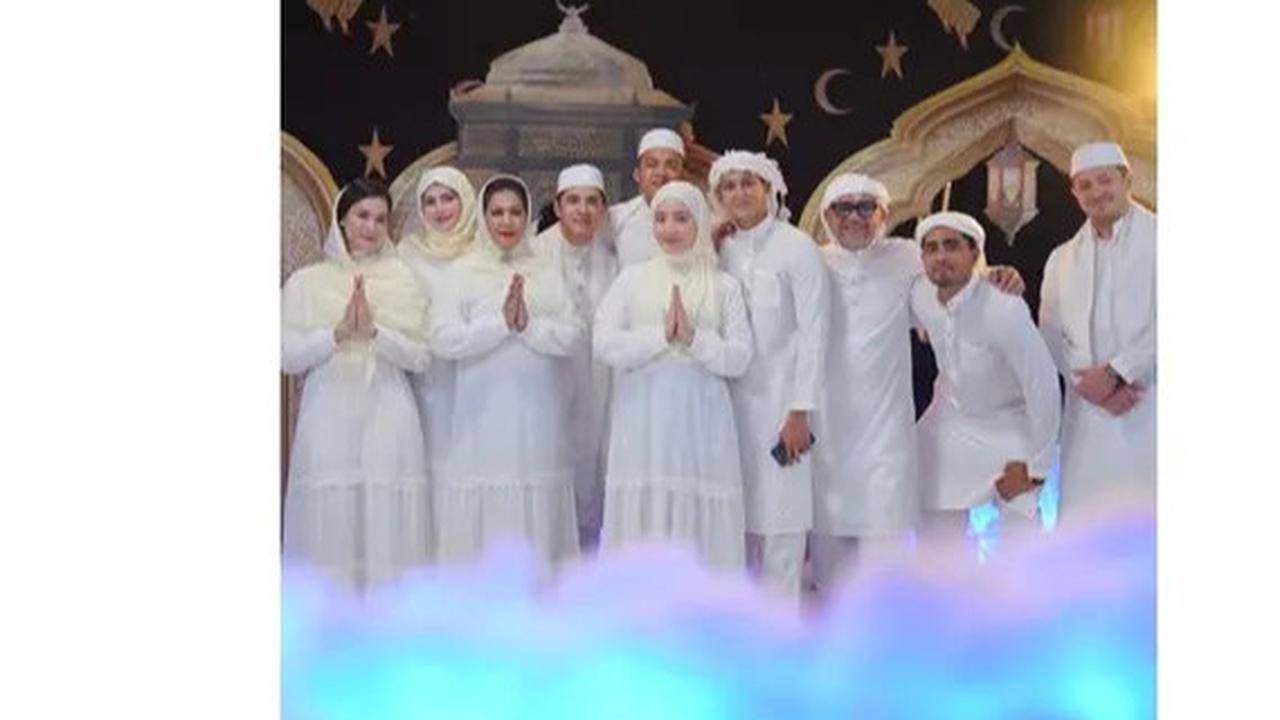 Cantiknya Bikin Pangling, 5 Potret Natasha Wilona Berhijab dengan Baju Muslimah