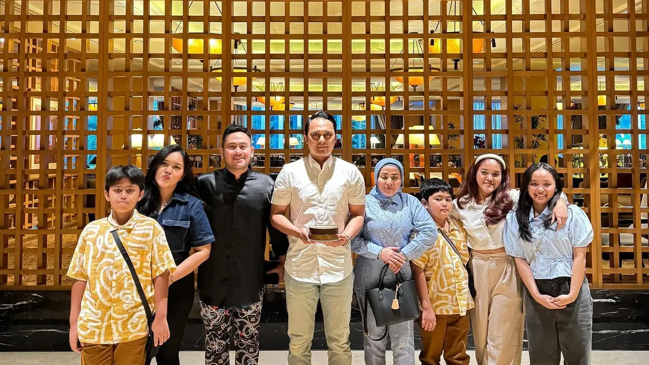 6 Potret King Nassar Beri Kejutan Ultah Fadel Islami Suami Muzdalifah Ini Tuai Sorotan