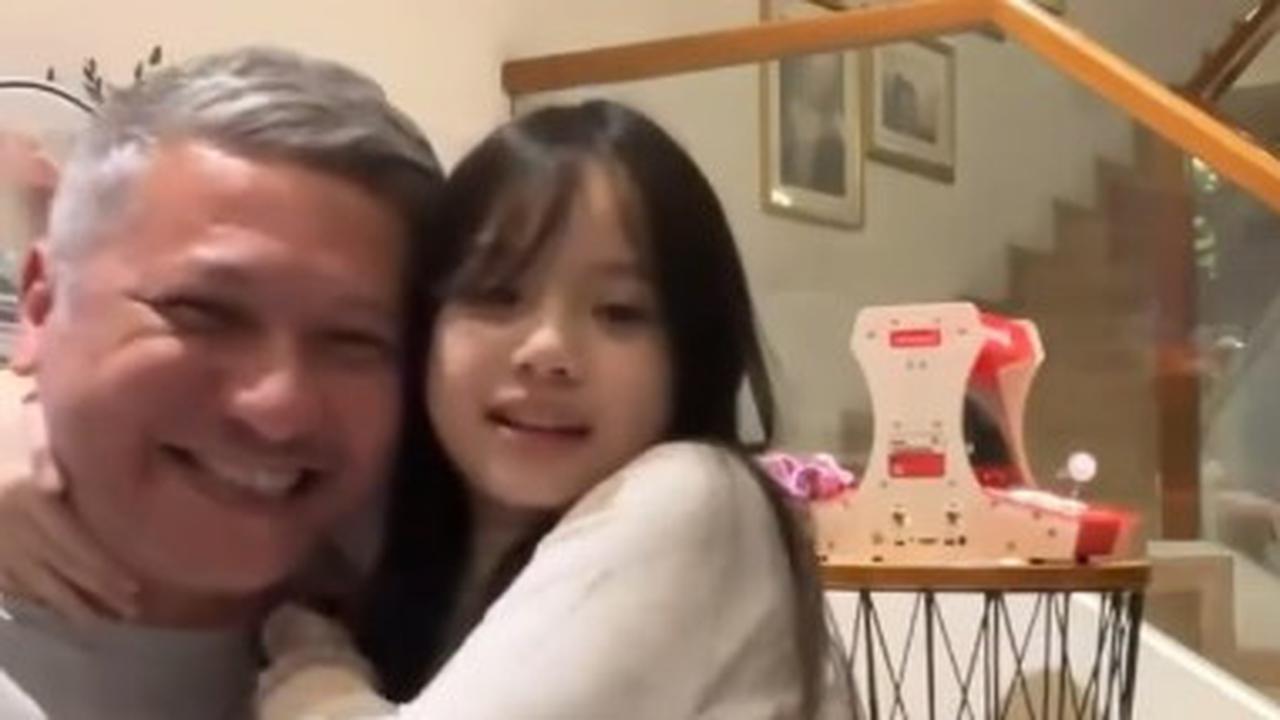 Momen Manis dan Bikin Gemas Gading Marten Iringi Gempi Cover Lagu 'Baby' Justin Bieber, Reaksi Gisel Jadi Sorotan