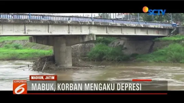 Diduga depresi berat, seorang wanita di Madiun nekat ceburkan diri ke sungai usai pesta miras bersama teman-temannya.