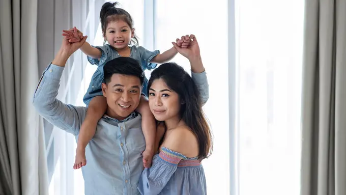 Tips Menjadi Orangtua yang Jadi Tempat Aman Emosional Anak, Bikin Si Kecil Tumbuh Lebih Percaya Diri