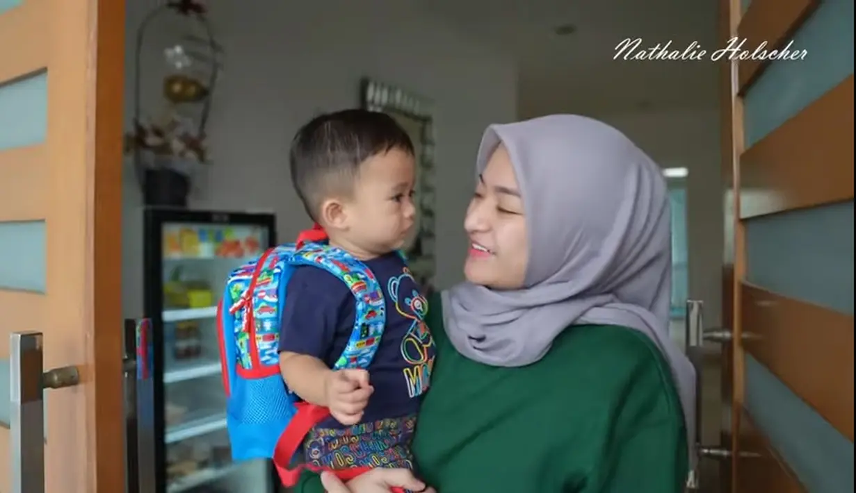 [Youtube/NATHALIE HOLSCHER]