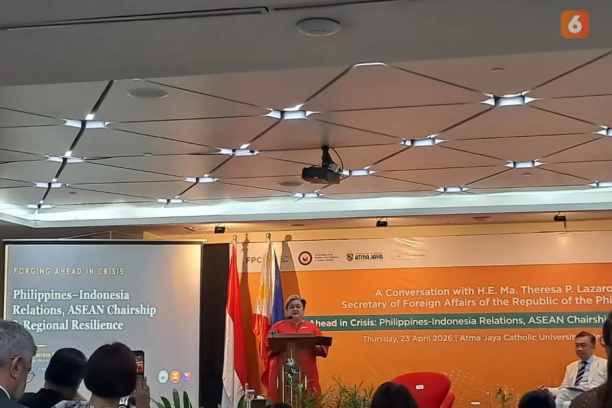 Menteri Luar Negeri Filipina H.E. Ma. Theresa P. Lazaro