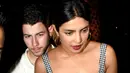 Nick Jonas dan Priyaka Chopra kini sudah mulai terang-terangan mengenai hubungan mereka. (Hindustan Times)