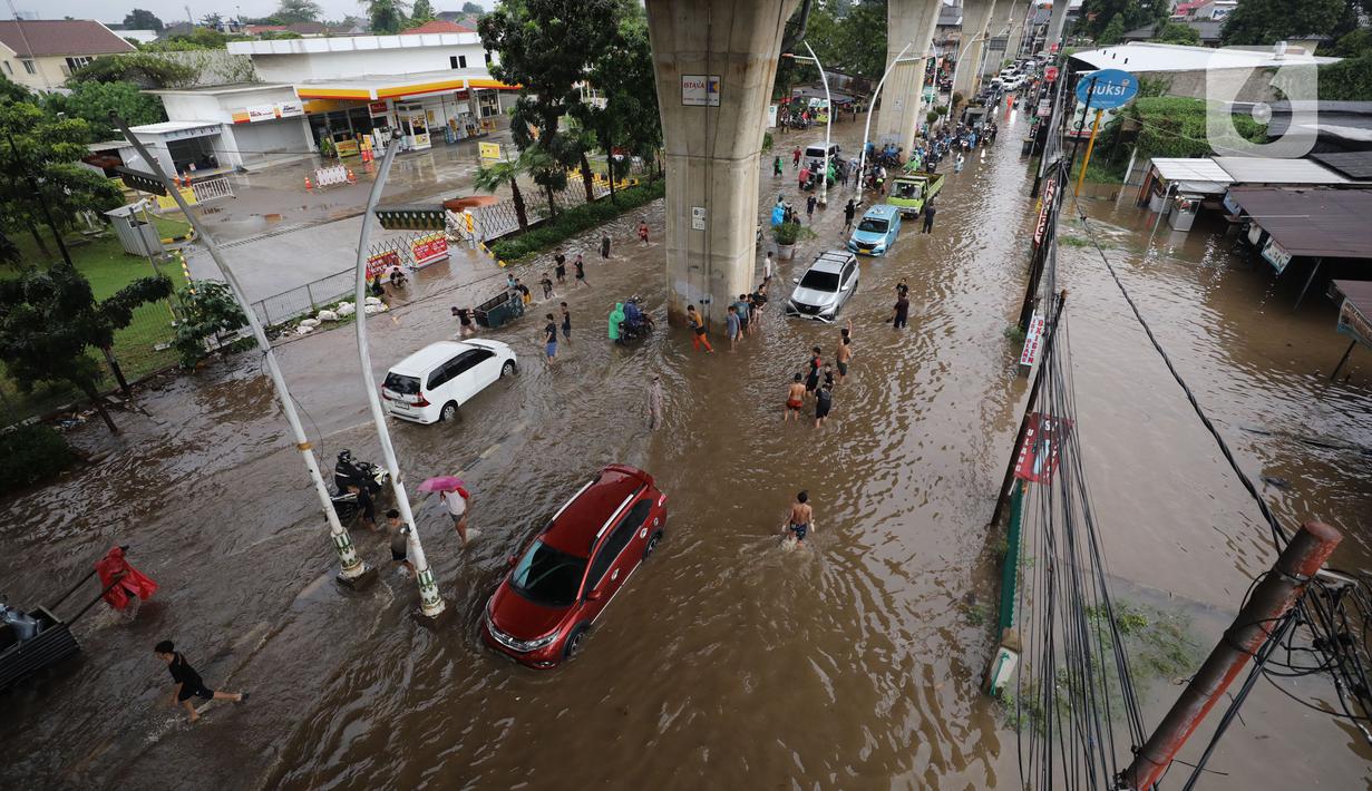Hujan yang mengguyur Jakarta dan sekitarnya sejak pagi hari membuat beberapa wilayah tergenang banjir. (Liputan6.com/Angga Yuniar)