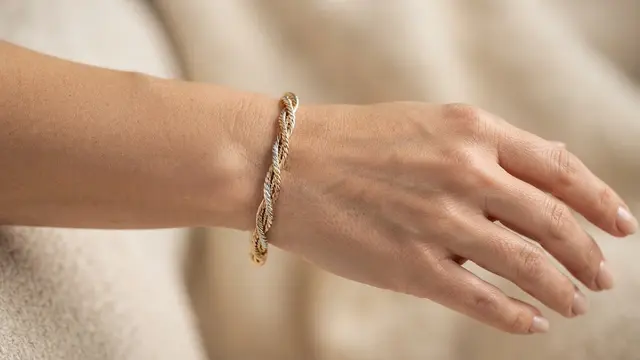Model Gelang Emas Twist Tiga Warna