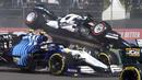 Dua Insiden kecelakaan mengawali F1 GP Meksiko 2021 yang digelar di Autodromo Hermanos Rodriguez, Senin (8/11/2021).(AFP/Alfredo Estrella)