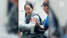 Seorang pria mencoba untuk mengajak pacarnya romantis dengan minum segelas berdua. Tapi ujung-ujungnya malah menjijikkan. Kenapa?
