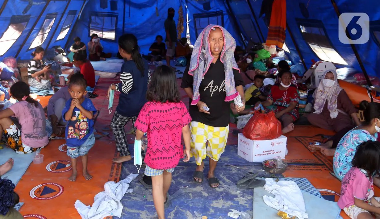 Ada enam tenda pengungsian yang terpasang. (Liputan6.com/Johan Tallo)