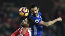 Pemain Chelsea, Cesc Fabregas (kanan) mencetak satu-satunya gol kemenangan untuk timnya saat melawan Sunderland pada lanjutan Premier League pekan ke-16 di Stadium of Light, Sunderland, (14/12/2016). (Oli Scarff)