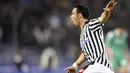 Udinese&#039;s foward Fabio Quagliarella celebrates after scoring against Werder Bremen during their quarter final UEFA cup match on April 16, 2009 in Udine. AFP PHOTO/DAMIEN MEYER