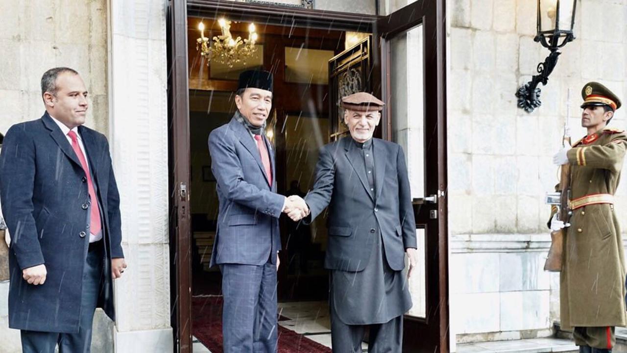 Melihat Lagi Aksi Jokowi saat Kunjungi Negara Konflik
