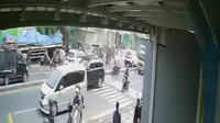 Rekaman CCTV detik-detik kecelakaan maut di depan SDN Kota Baru II dan III, Jalan Sultan Agung, Bekasi Barat, Kota Bekasi (Istimewa)