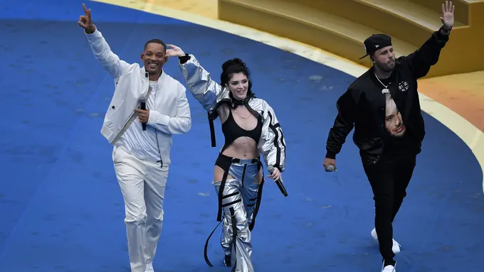 [Bintang] Will Smith hingga Ronaldinho Meriahkan Penutupan Piala Dunia 2018
