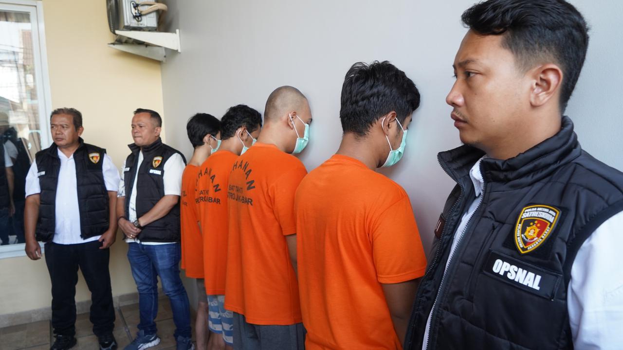 Polres Jakarta Barat Tangkap 8 Orang Sindikat Judol, 6 di Antaranya Positif Konsumsi Sabu