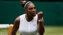 Ekspresi petenis AS, Serena Williams usai meraih poin dari Alison Riske yang juga berasal dari AS pada perempat final Grand Slam Wimbledon di London, Selasa (9/7/2019). Serena ke semifinal dengan susah payah usai mengalahkan petenis non-unggulan Alison Riske 6-4, 4-6, dan 6-3. (Adrian DENNIS/AFP)