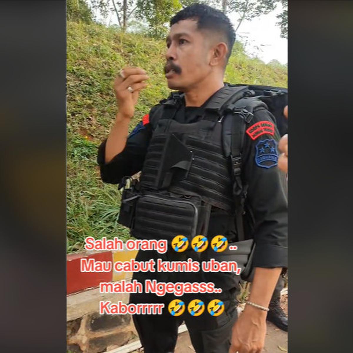 Anggota Brimob Berkumis