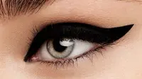 Tren Terbaru Pakai Eyeliner dengan Titik, Berani Coba?