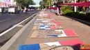 Citizen6, Surabaya: FAM Unair menggelar dan memajang puluhan gambar seni rupa bertemakan tentang kemerdekaan yang digambar di atas kardus-kardus berkas.(Pengirim: Nias)