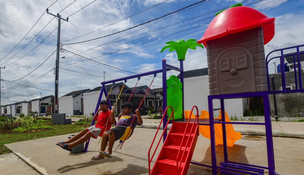 Hingga Februari 2026, total penyaluran nasional telah menembus angka Rp 3,54 triliun. Tampak dalam foto, anak-anak bermain pada taman bermain pada Perumahan Subsidi Pondok Pengampelan Indah, Serang , Banten, Selasa (17/2/2026). (merdeka.com/Arie Basuki)