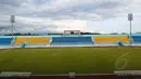 Jelang laga SCM Cup 2015, Stadion Kanjuruhan mulai berbenah. Tampak rumput lapangan di Stadion Kanjuruhan Malang terlihat rapi, Jumat (16/1/2015). (Liputan6.com/Faizal Fanani)