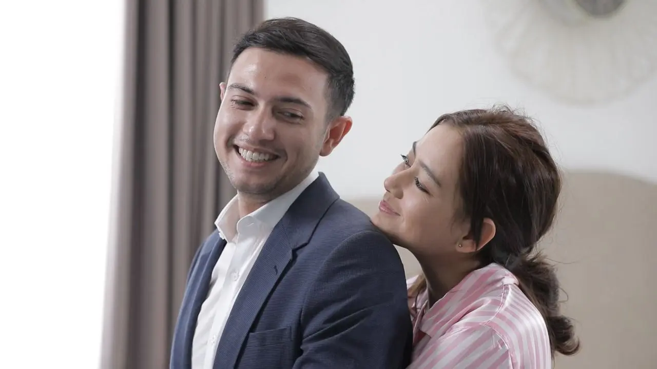 Laura Theux dan Rifky Balweel