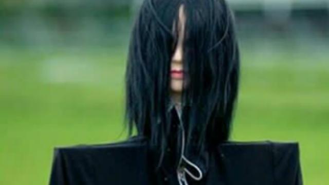 2. Orang-orangan Sawah Menyerupai Kuntilanak