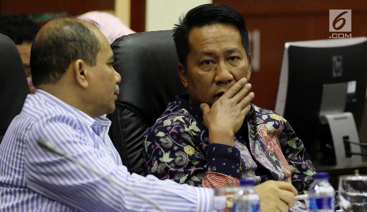Ketua Baleg DPR Supratman Andi Agtas  memimpin Rapat Dengar Pendapat Umum (RDPU) dengan Ikatan Dokter Indonesia (IDI) di Kompleks Parlemen, Jakarta, Senin (2/4). (Liputan6.com/JohanTallo)