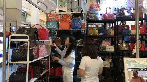 Disebut Mall High-End, Segini Harga Tas Branded yang Dipakai