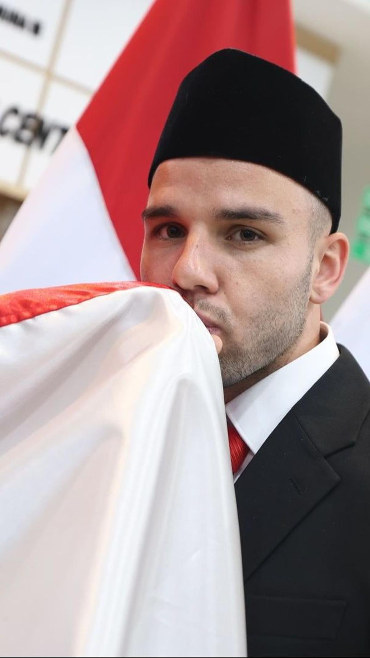 <b>Ditantang Anggota DPR Nyanyi Indonesia Raya</b>