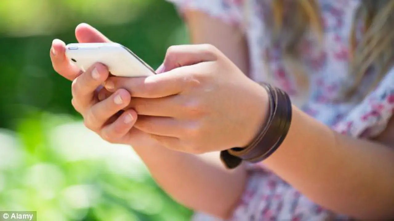 Remaja Yang Sering Ber-SMS Punya Nafsu Seks Tinggi