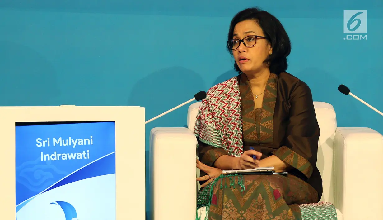 Menteri Keuangan Sri Mulyani Indrawati saat menghadiri pembukaan High - Level International Conference di Jakarta, Selasa (27/2). Konferensi internasional tingkat tinggi ini bertemakan "Models in a Changing Global Landscape". (Liputan6.com/JohanTallo)