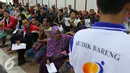 Ratusan warga mengantre mendaftar mudik bareng dengan Jasa Raharja di Jakarta, Kamis (16/6). Mudik bareng 2016 nantinya akan mengantarkan pemudik menggunakan bus dengan tujuan pulau Jawa dan Sumatera. (Liputan6.Com/Angga Yuniar)