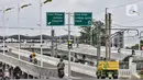 Sejumlah kendaraan melintasi jalan layang atau flyover Lenteng Agung, Jakarta, Minggu (31/1/2021). Pemprov DKI Jakarta melalui Dinas Bina Marga melakukan uji coba dua flyover tapal kuda, yakni Tanjung Barat dan Lenteng Agung. (merdeka.com/Iqbal S. Nugroho)