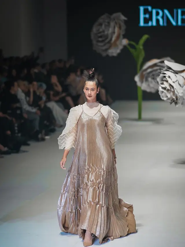 Paula Verhoeven kembali ke runway (Instagram/paula_verhoeven)