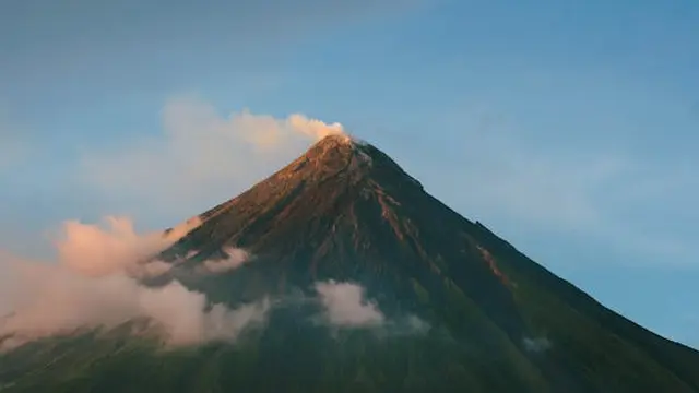 Ilustrasi Gunung Argopuro.