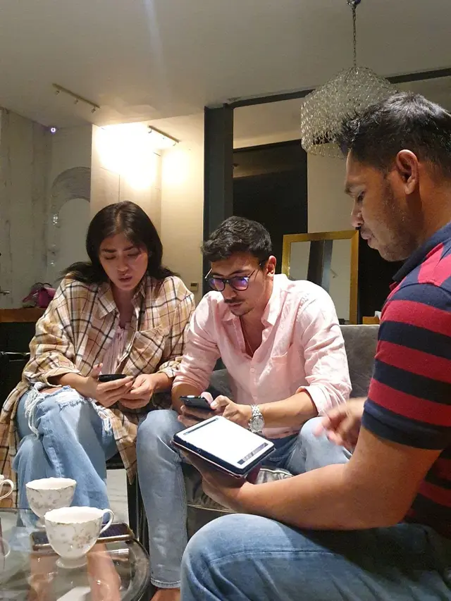 Dibaptis, Ini 7 Kebersamaan Jessica Iskandar dan Vincent Verhaag bersama Pendeta