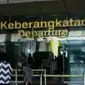 Penerbangan bandara Sultan Thaha kacau karena beredarnya isu bom. Sementara itu, baku tembak terjadi antara Satgas dengan kelompok Santoso.