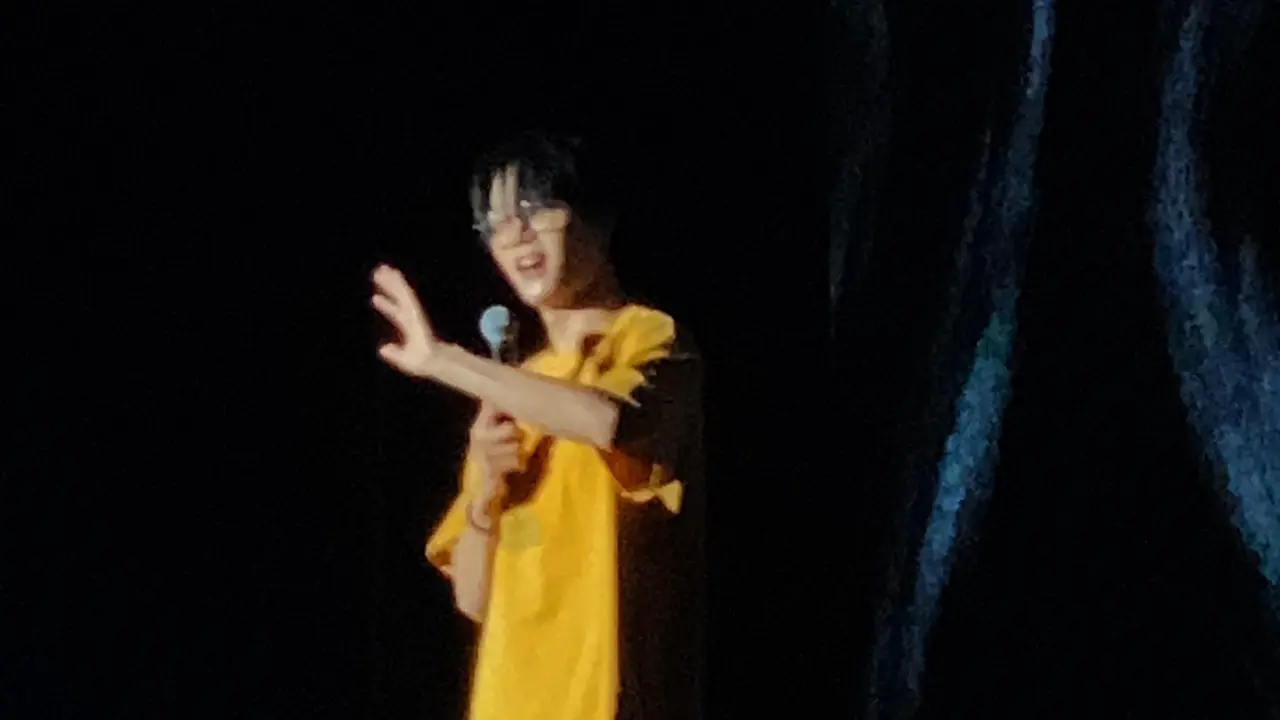 Kai EXO saat sesi soundcheck di Jakarta, Sabtu (14/6/2025). Tampak menyapa penggemar dengan senyum hangat sebelum konser utama dimulai. (Dok: Liputan6/ Siti Naila Adzkhia)
