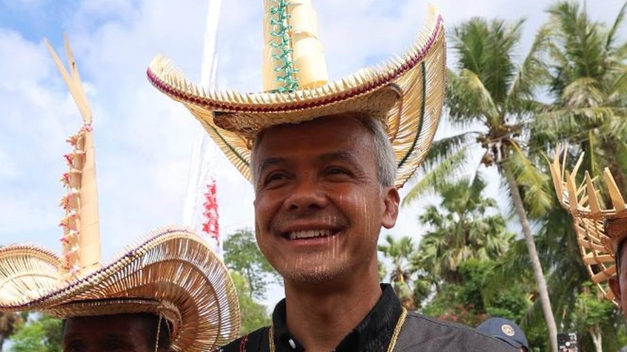 Ganjar Pranowo Disematkan Gelar Anak Sulung oleh Raja Termanu Rote Ndao